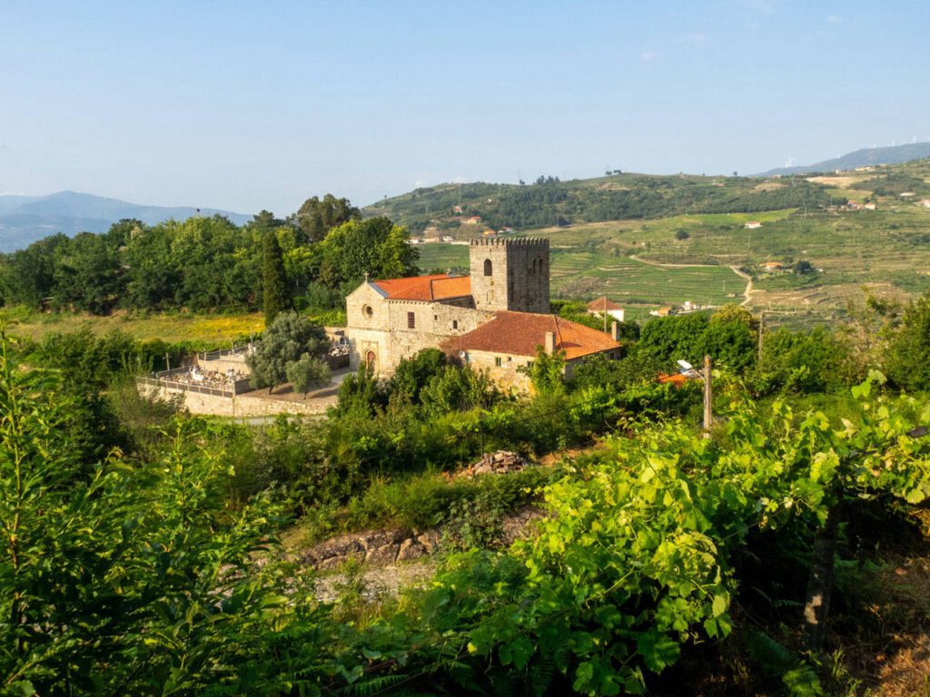 Mosteiro de Cárquere